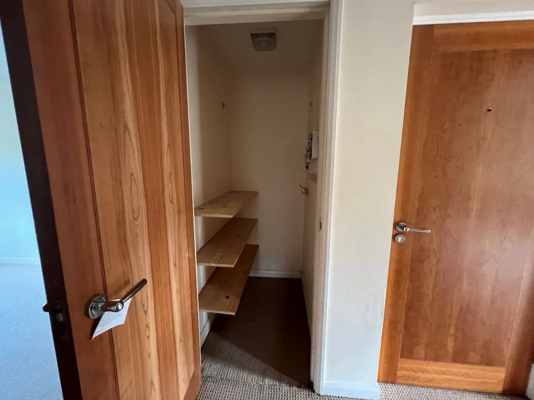 Sheffield, South Yorkshire, S17 4AZ - Online Auctions
