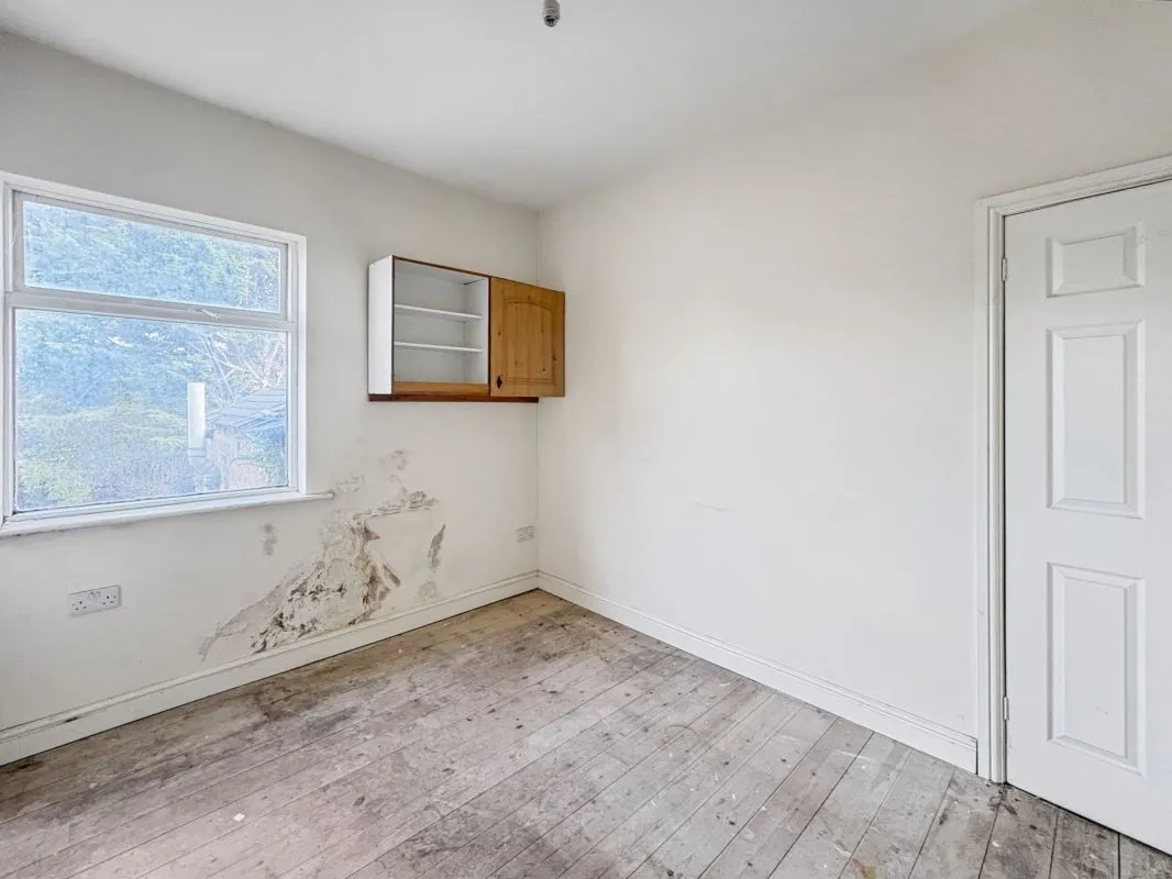 Grimsby, South Humberside, DN32 7NE - Online Auctions