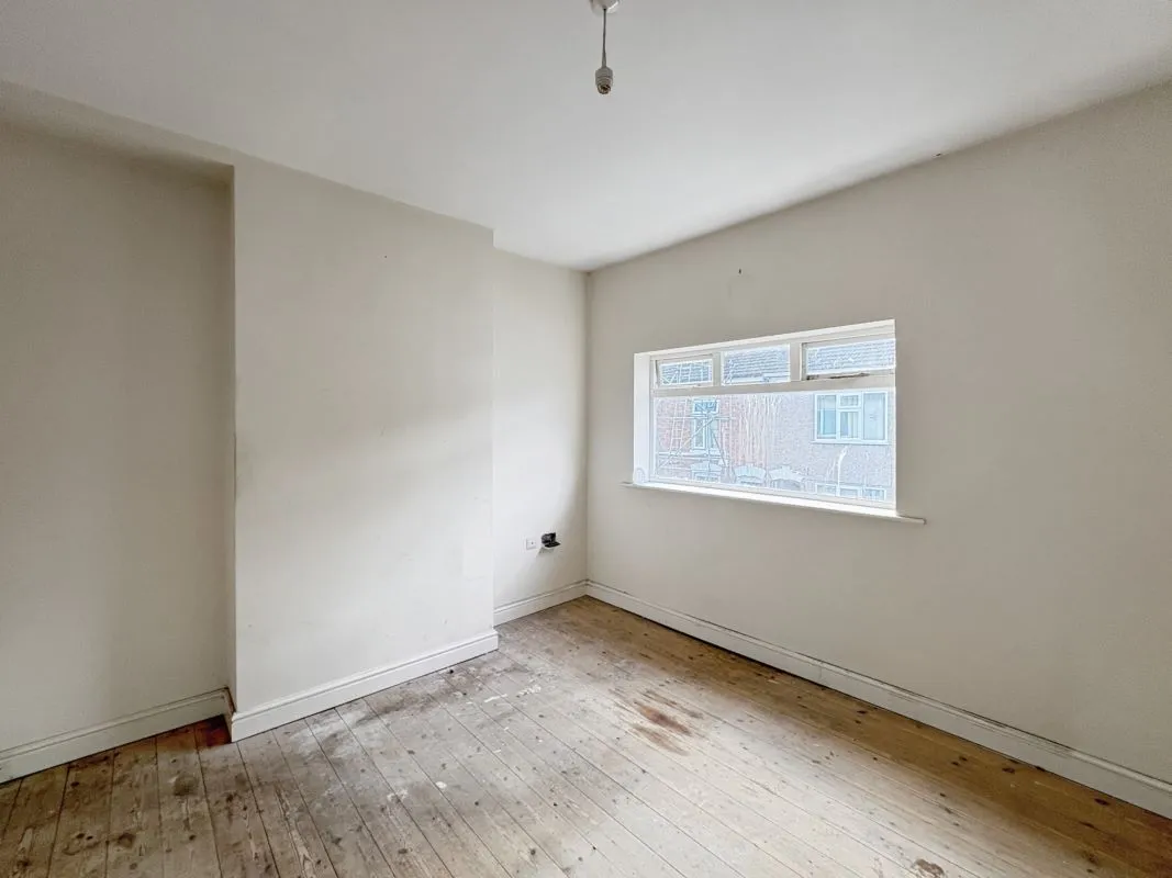 Grimsby, South Humberside, DN32 7NE - Online Auctions