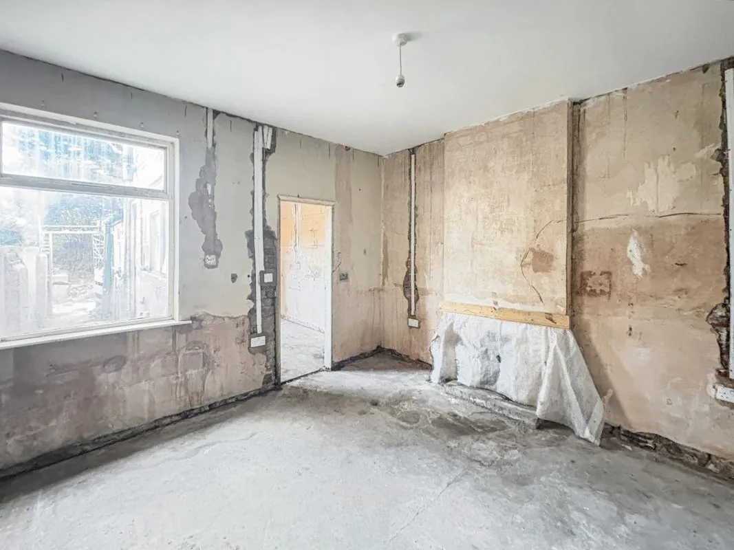 Grimsby, South Humberside, DN32 7NE - Online Auctions