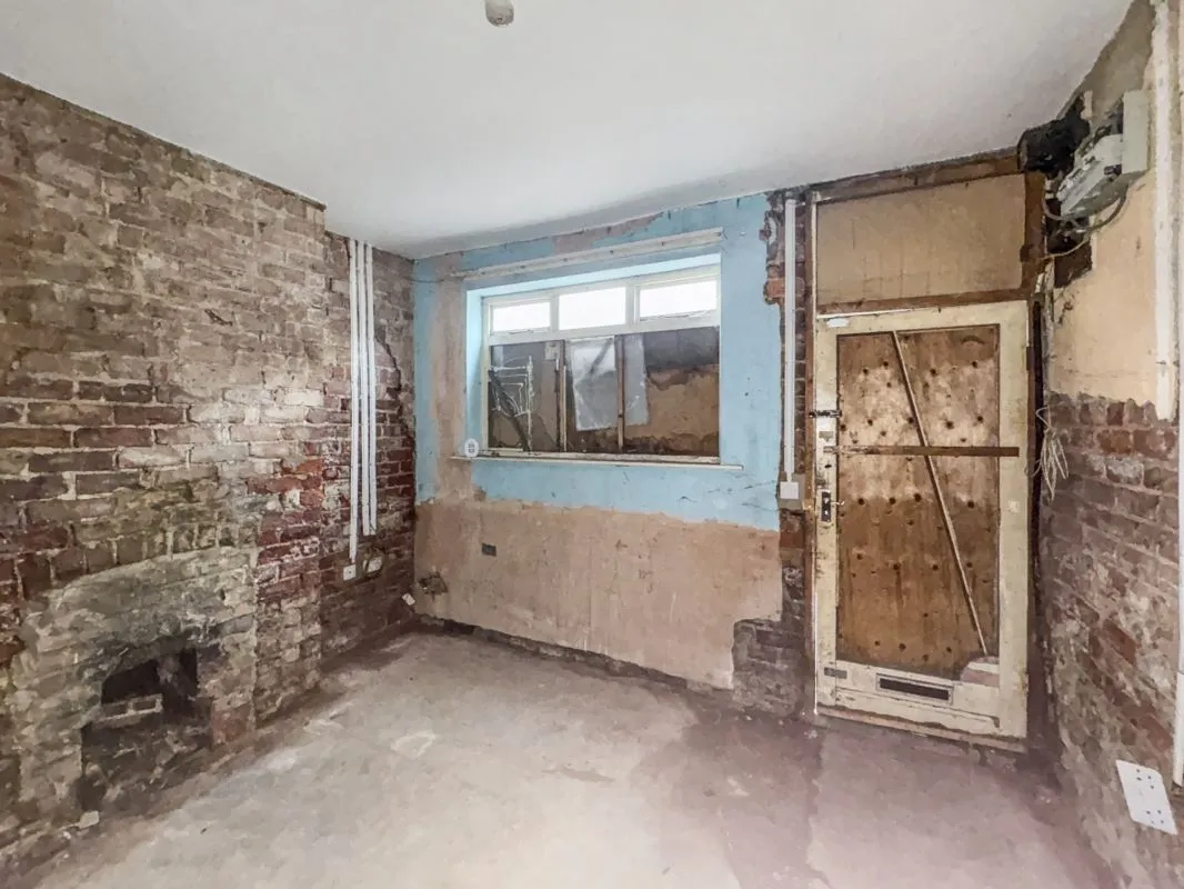 Grimsby, South Humberside, DN32 7NE - Online Auctions