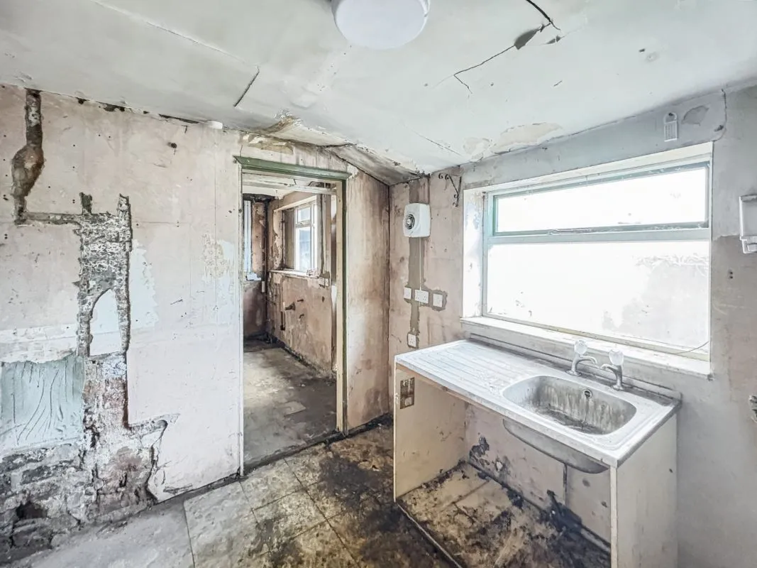 Grimsby, South Humberside, DN32 7NE - Online Auctions