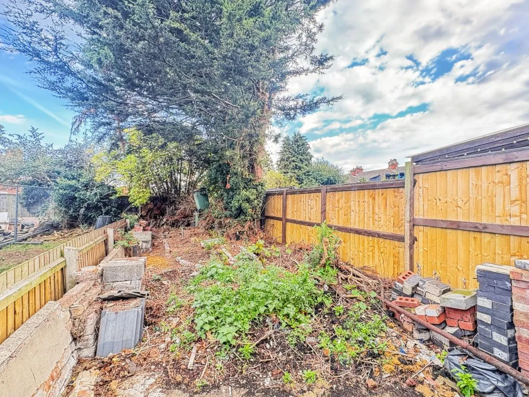 Grimsby, South Humberside, DN32 7NE - Online Auctions