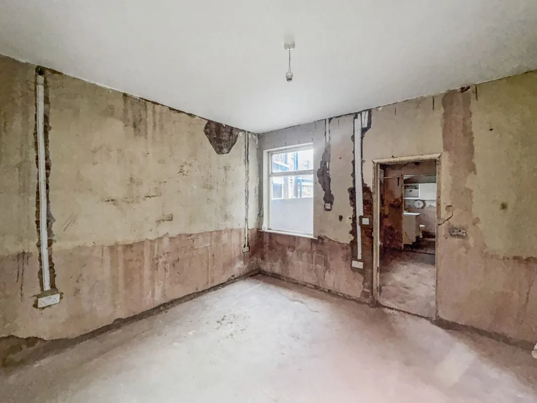 Grimsby, South Humberside, DN32 7NE - Online Auctions