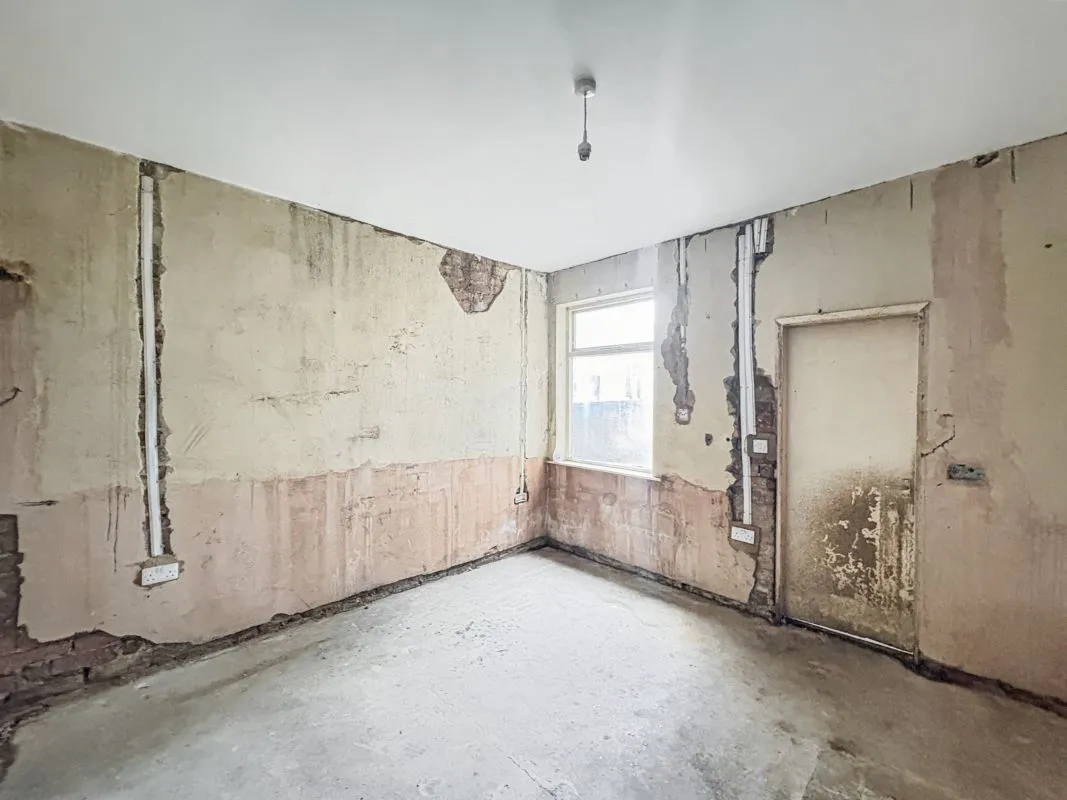 Grimsby, South Humberside, DN32 7NE - Online Auctions