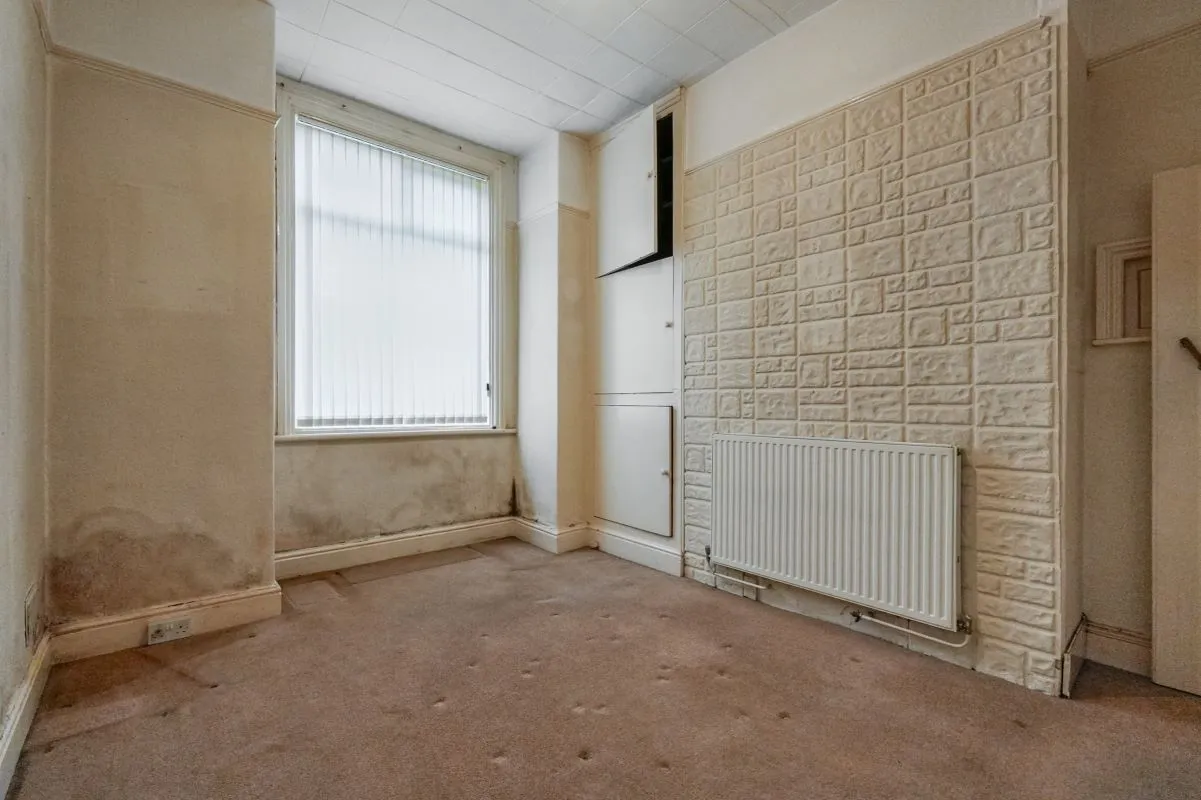 Southport, Merseyside, PR8 6BT - Online Auctions