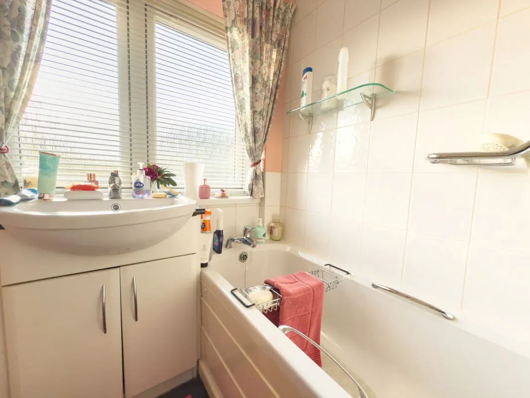Gateshead, Tyne And Wear, NE10 0BN - Online Auctions