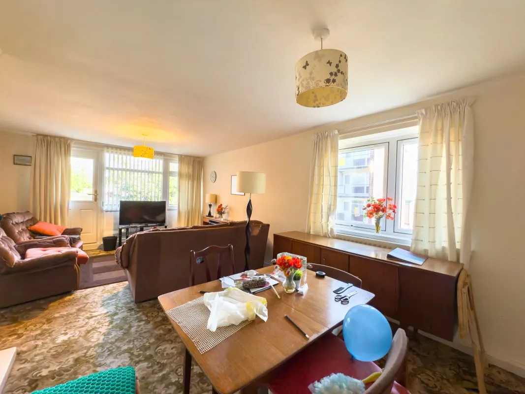 Gateshead, Tyne And Wear, NE10 0BN - Online Auctions