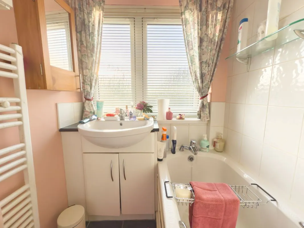 Gateshead, Tyne And Wear, NE10 0BN - Online Auctions