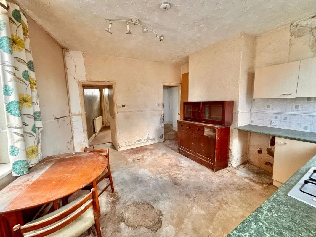 Wombwell, Barnsley, South Yorkshire, S73 8HE - Online Auctions