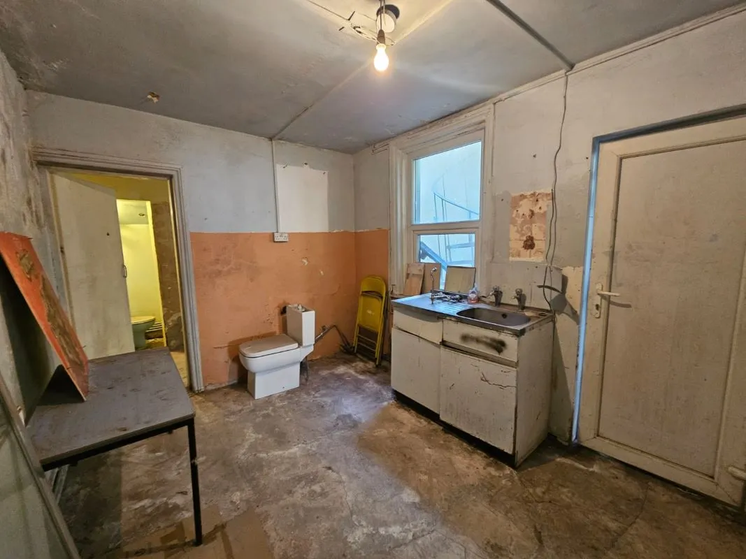 Blackpool, Lancashire, FY1 6AB - Online Auctions