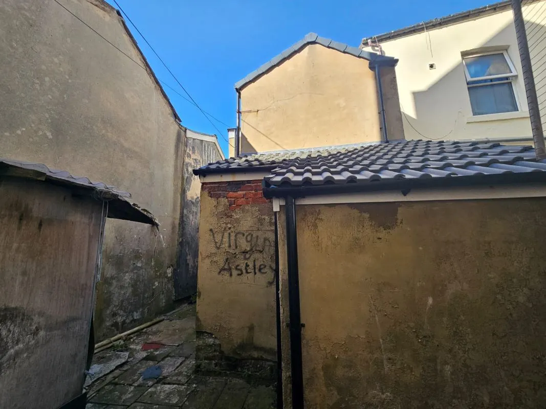 Blackpool, Lancashire, FY1 6AB - Online Auctions