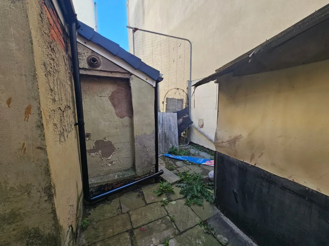 Blackpool, Lancashire, FY1 6AB - Online Auctions