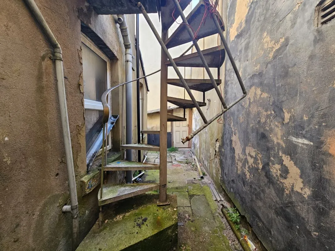 Blackpool, Lancashire, FY1 6AB - Online Auctions