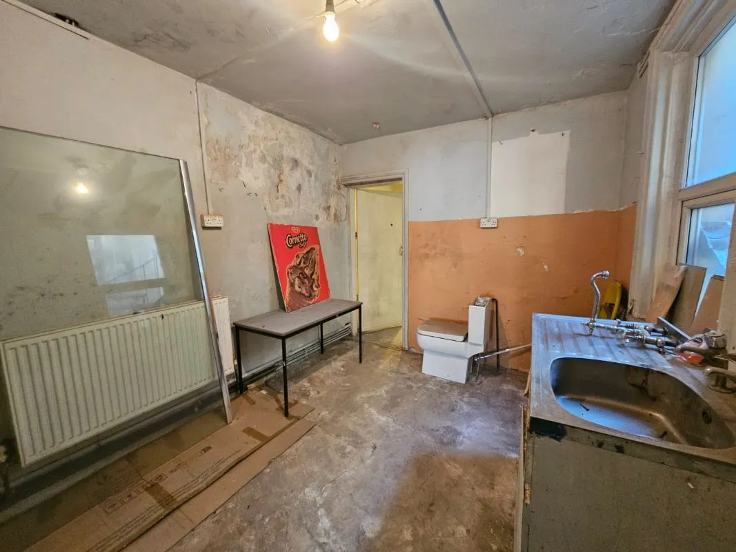 Blackpool, Lancashire, FY1 6AB - Online Auctions