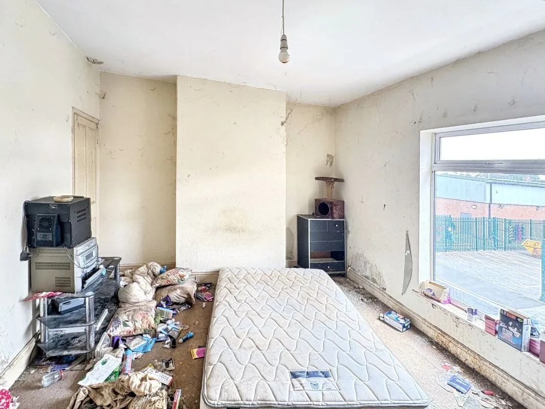 Grimsby, South Humberside, DN32 7NQ - Online Auctions