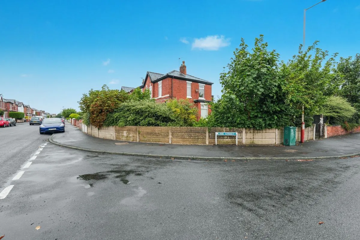 Southport, Merseyside, PR8 6BT - Online Auctions