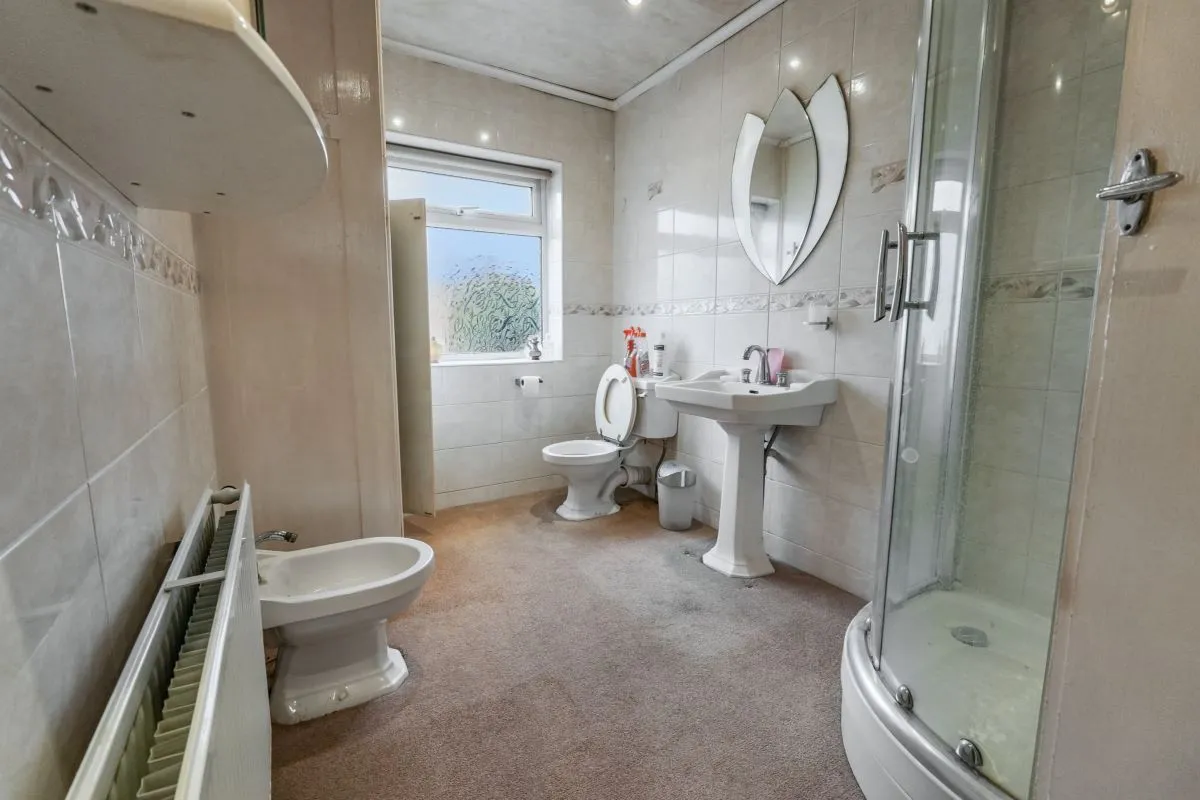 Southport, Merseyside, PR8 6BT - Online Auctions
