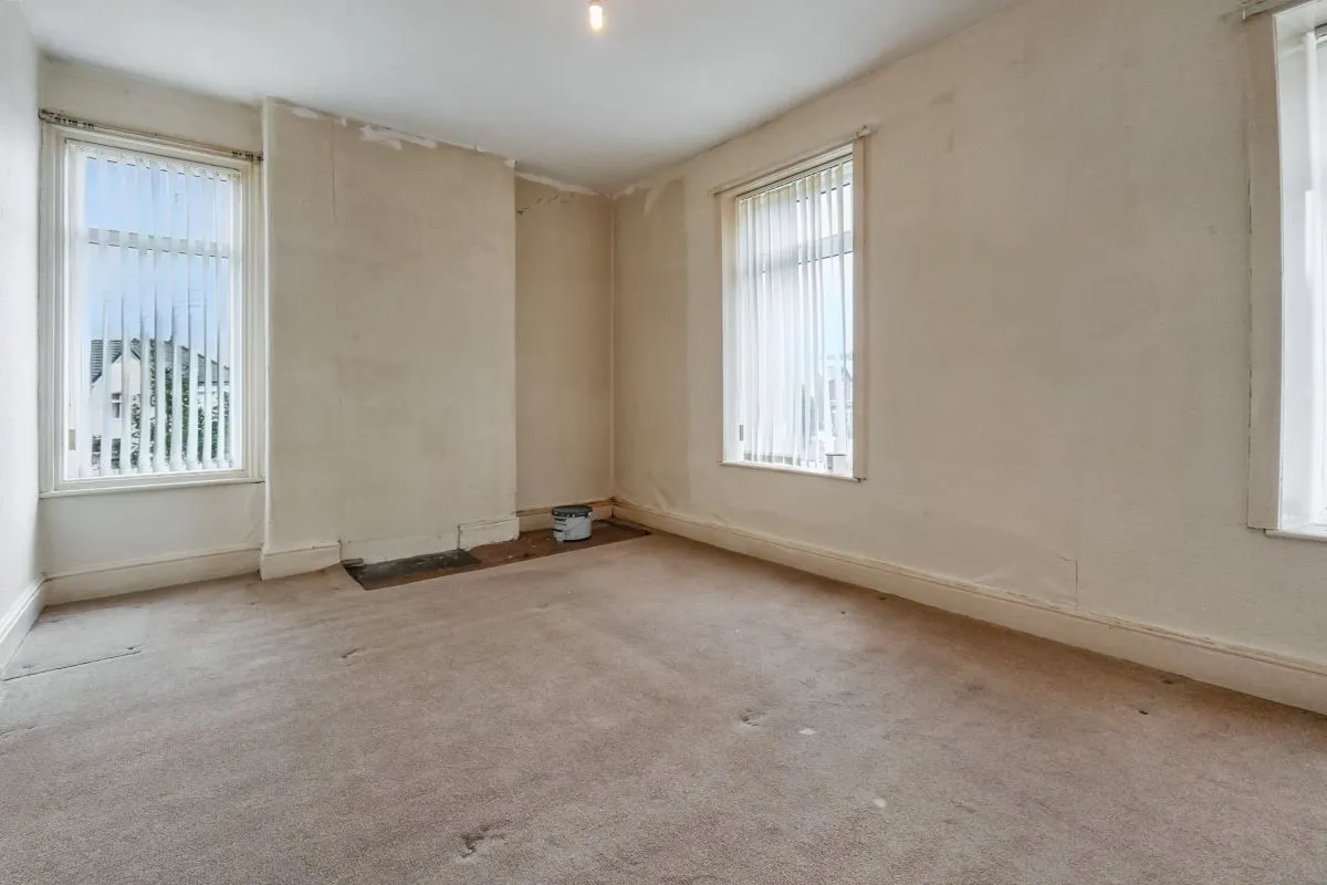 Southport, Merseyside, PR8 6BT - Online Auctions