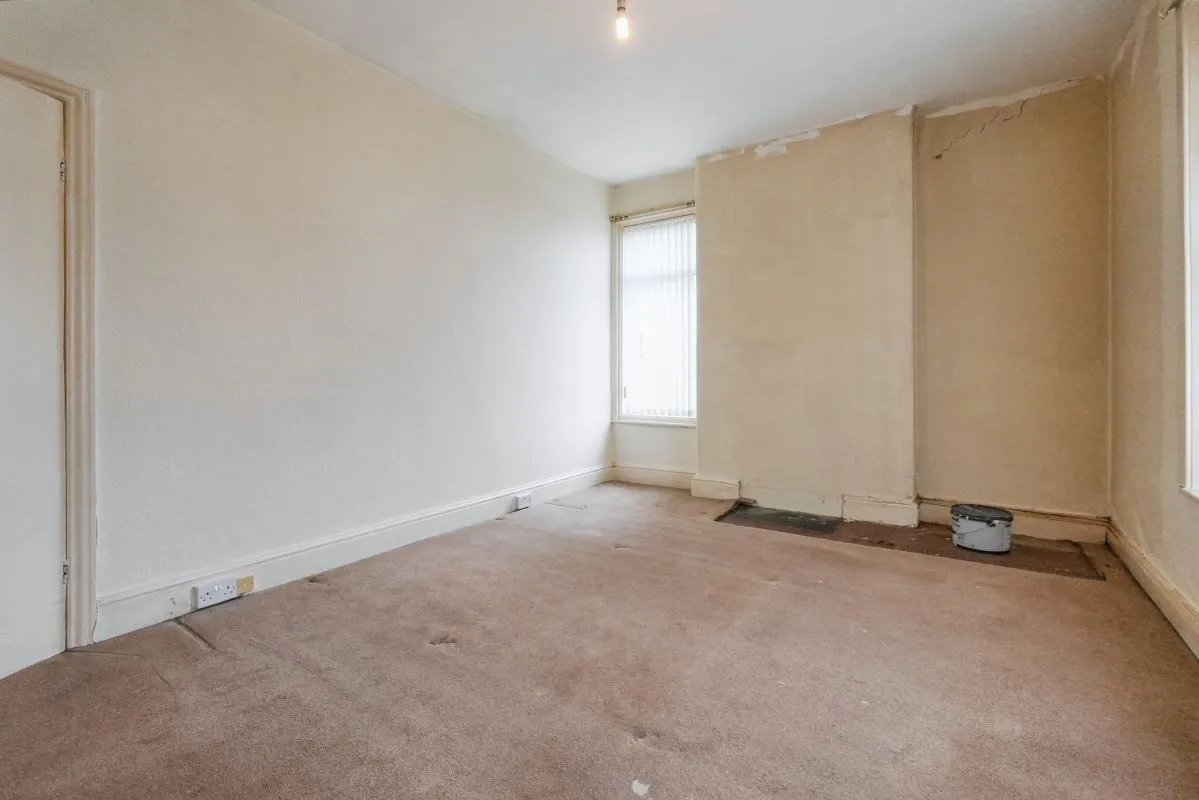 Southport, Merseyside, PR8 6BT - Online Auctions