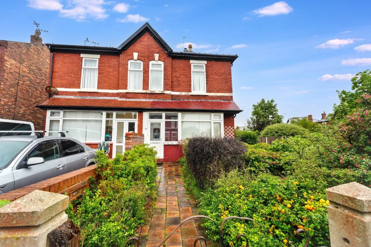 Southport, Merseyside, PR8 6BT - Online Auctions