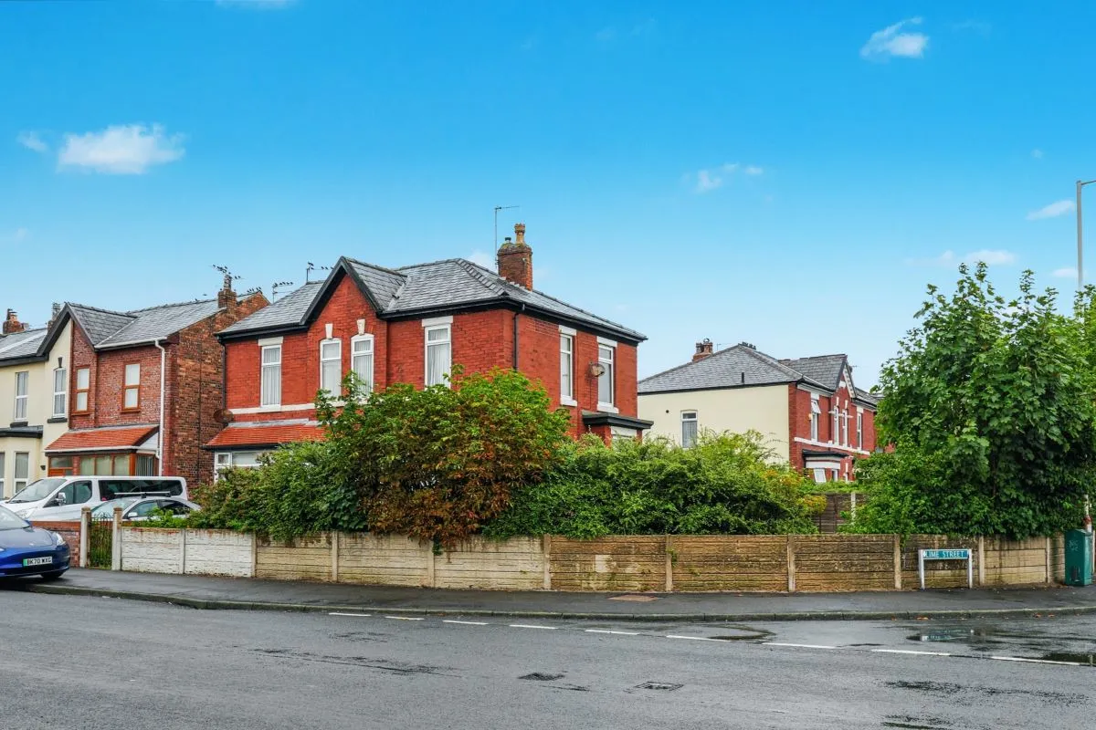 Southport, Merseyside, PR8 6BT - Online Auctions