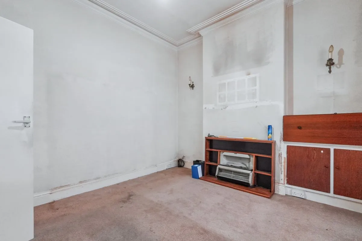 Southport, Merseyside, PR8 6BT - Online Auctions