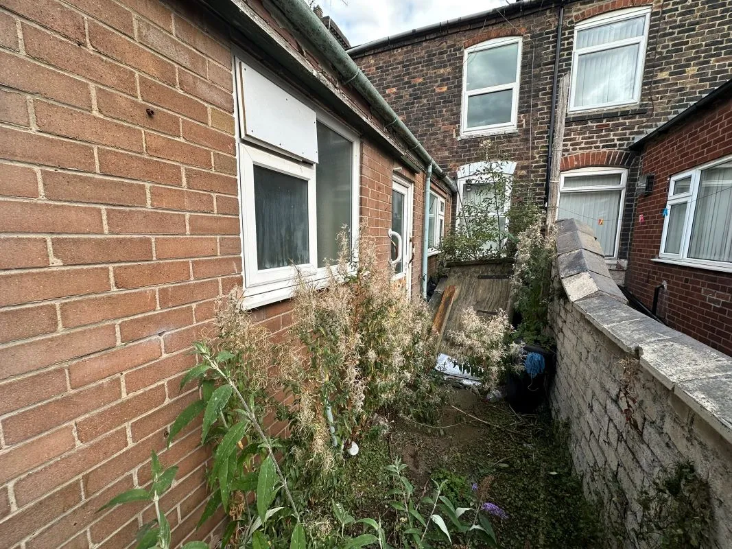 Stoke-On-Trent, Staffordshire, ST6 2DW - Online Auctions