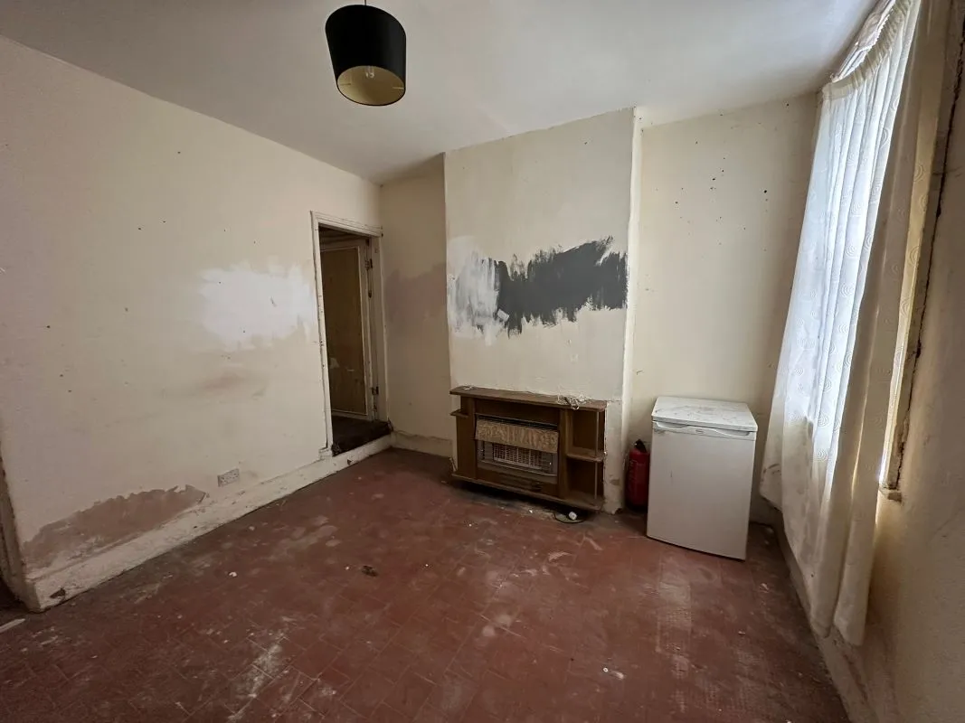 Stoke-On-Trent, Staffordshire, ST6 2DW - Online Auctions