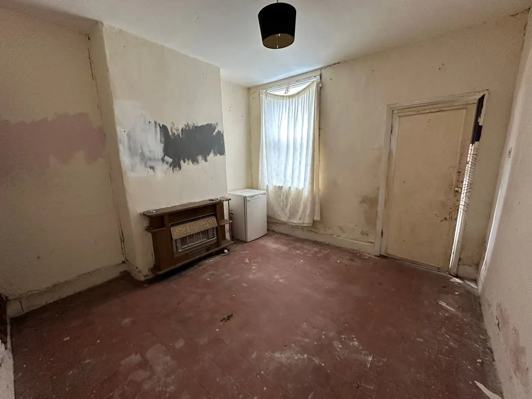 Stoke-On-Trent, Staffordshire, ST6 2DW - Online Auctions