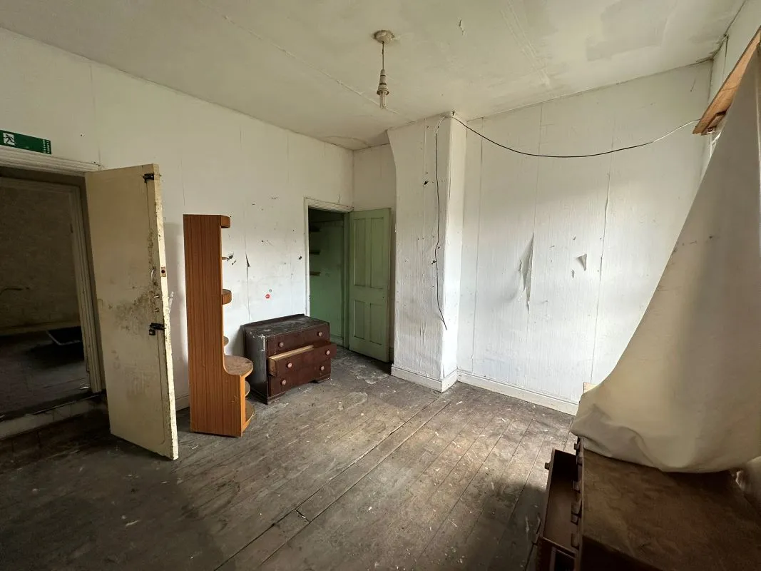 Stoke-On-Trent, Staffordshire, ST6 2DW - Online Auctions