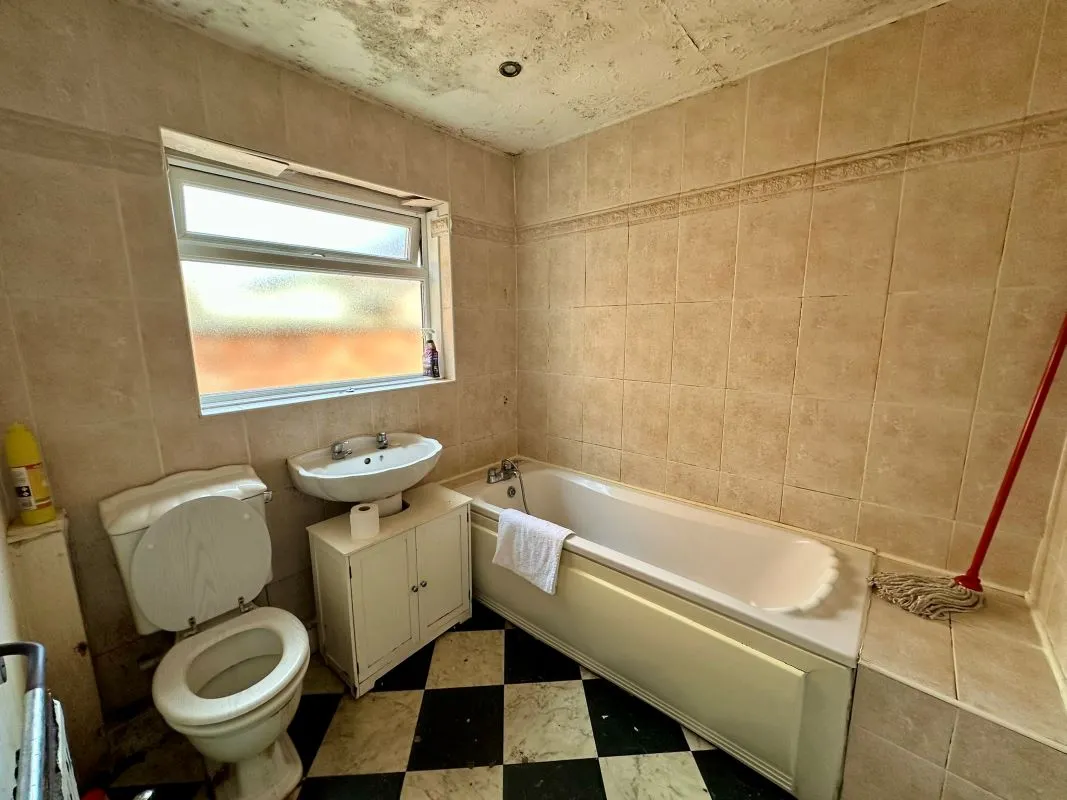 Crewe, Cheshire, CW1 3AQ - Online Auctions
