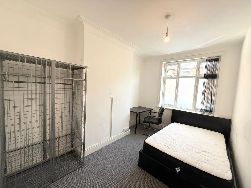 Stoke-On-Trent, Staffordshire, ST1 4NF - Online Auctions