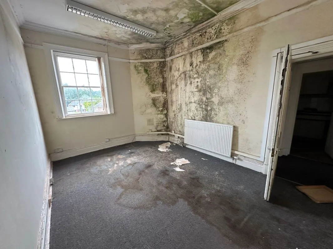 Y Trallwng, Powys, SY21 7RR - Online Auctions