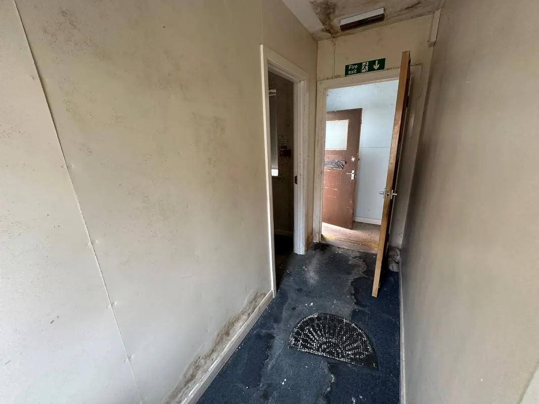 Y Trallwng, Powys, SY21 7RR - Online Auctions
