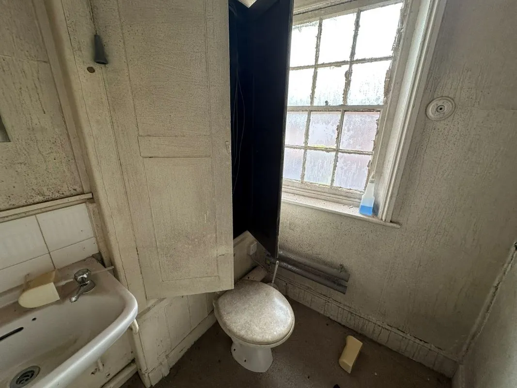 Y Trallwng, Powys, SY21 7RR - Online Auctions
