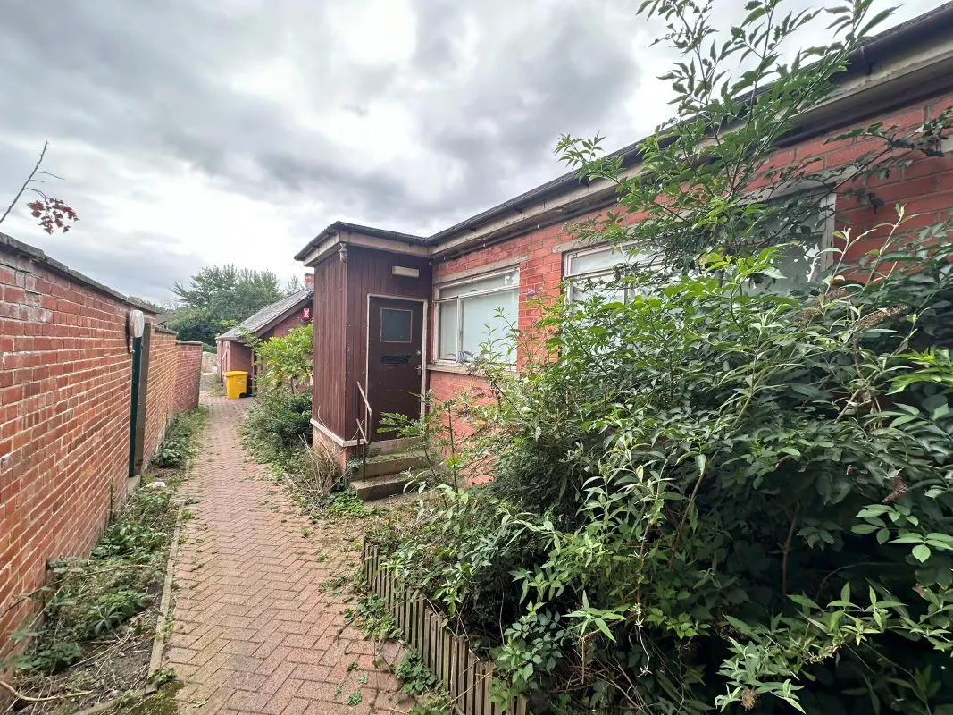 Y Trallwng, Powys, SY21 7RR - Online Auctions