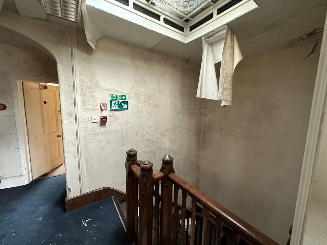 Y Trallwng, Powys, SY21 7RR - Online Auctions