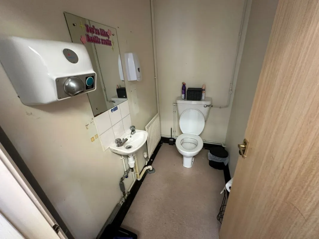 Y Trallwng, Powys, SY21 7RR - Online Auctions