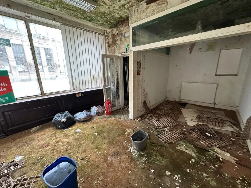 Y Trallwng, Powys, SY21 7RR - Online Auctions