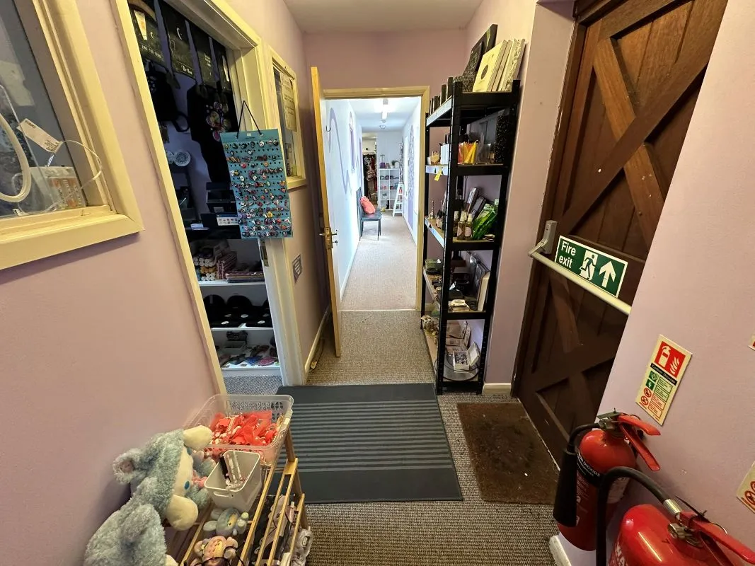 Y Trallwng, Powys, SY21 7RR - Online Auctions