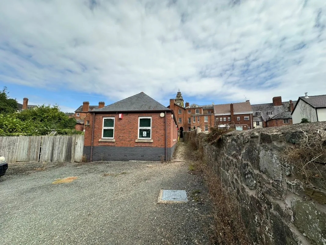 Y Trallwng, Powys, SY21 7RR - Online Auctions