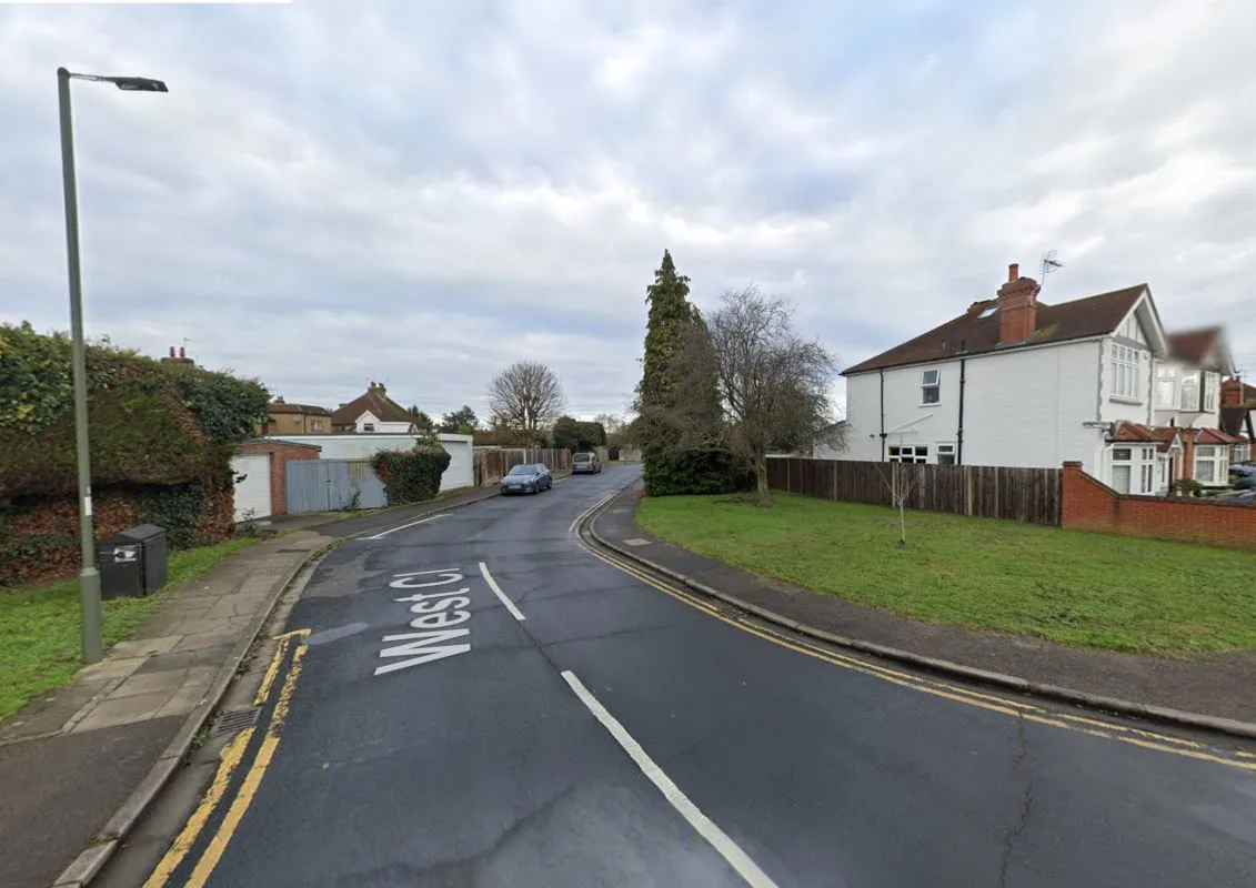 Next to 97 Woodthorpe Road, Ashford, Middlesex, TW15 3JT - Online Auctions