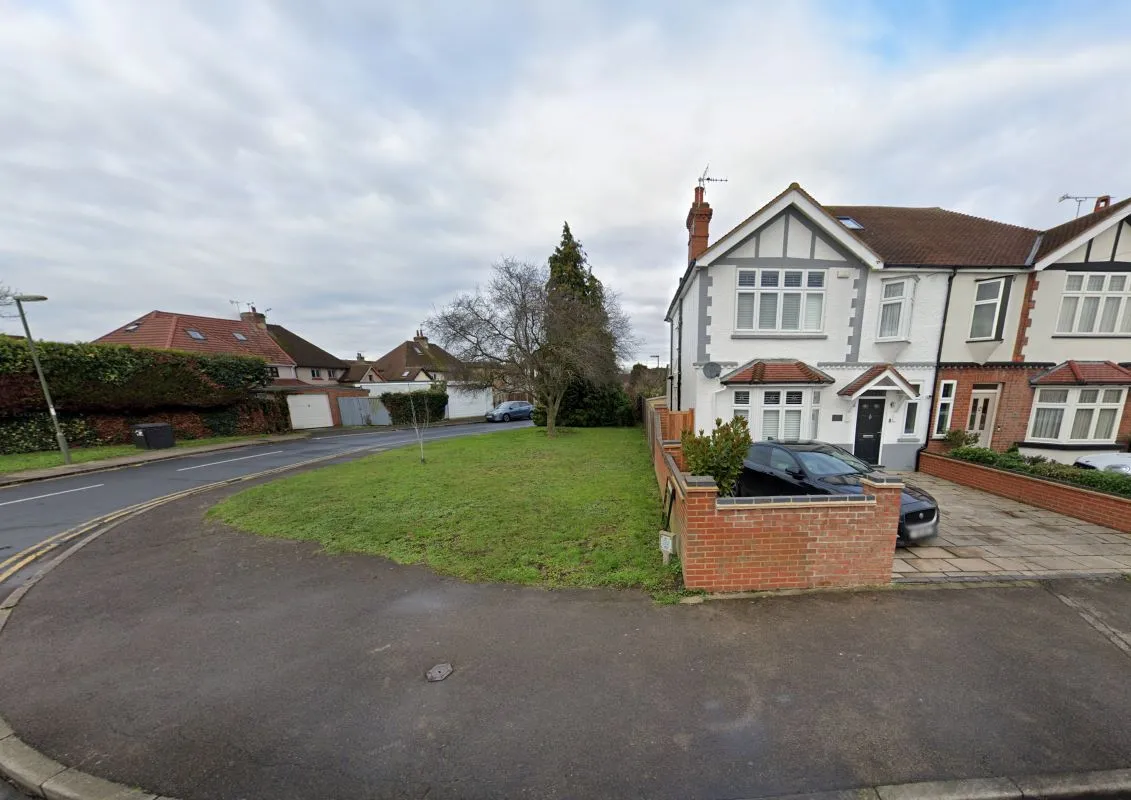 Next to 97 Woodthorpe Road, Ashford, Middlesex, TW15 3JT - Online Auctions