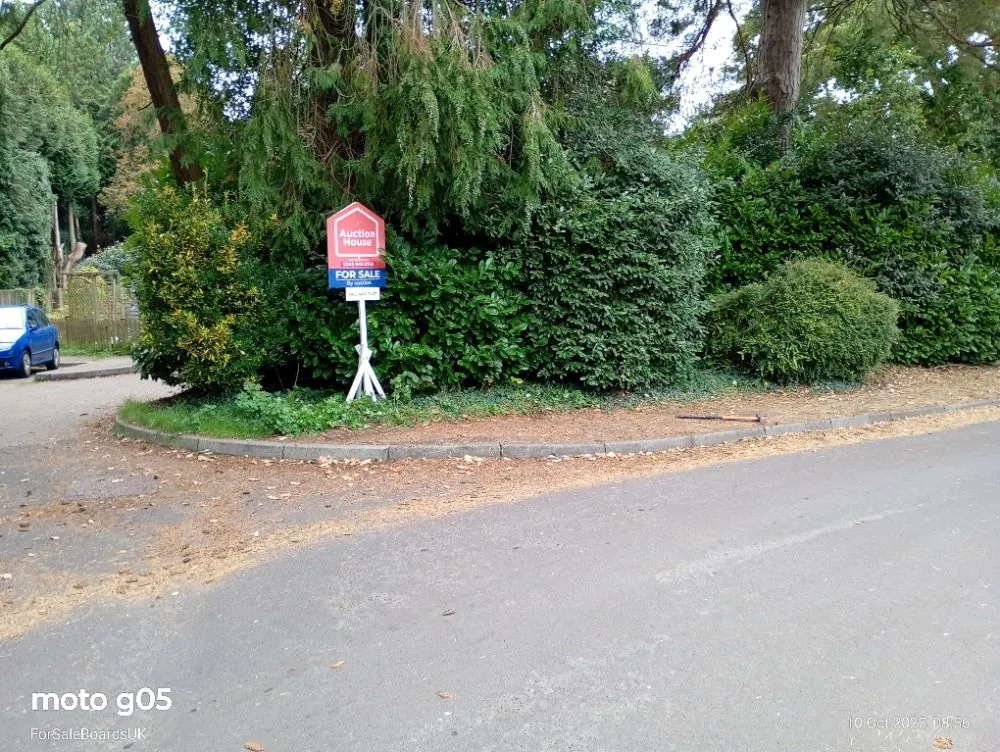 Next to 97 Woodthorpe Road, Ashford, Middlesex, TW15 3JT - Online Auctions