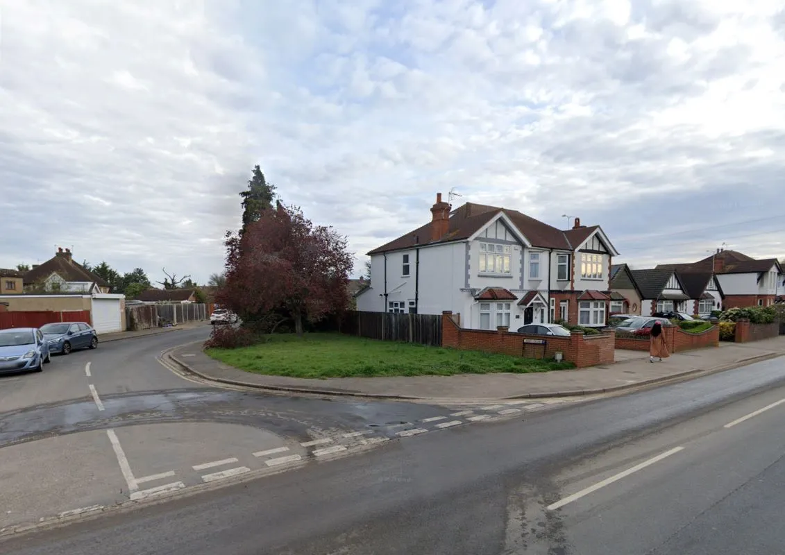 Next to 97 Woodthorpe Road, Ashford, Middlesex, TW15 3JT - Online Auctions