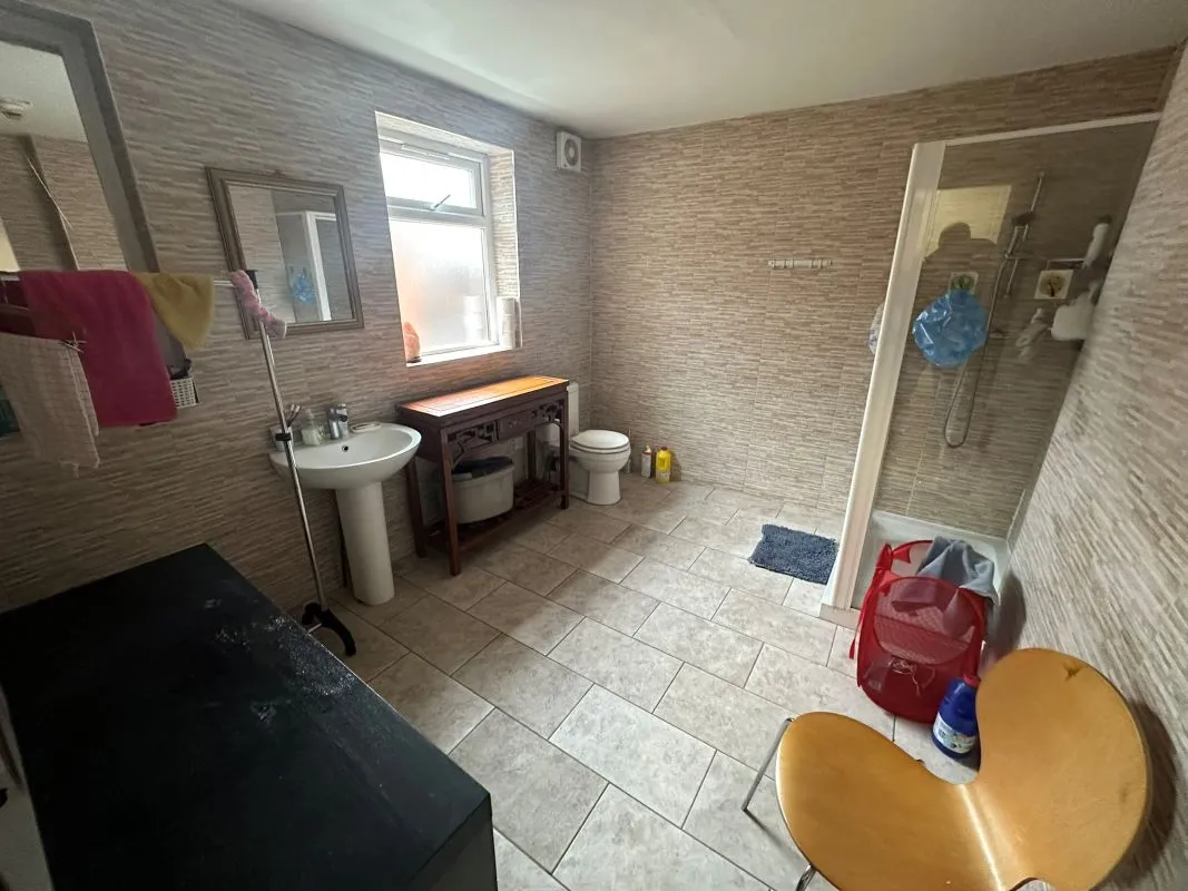 Farnworth, Bolton, Lancashire, BL4 7NS - Online Auctions