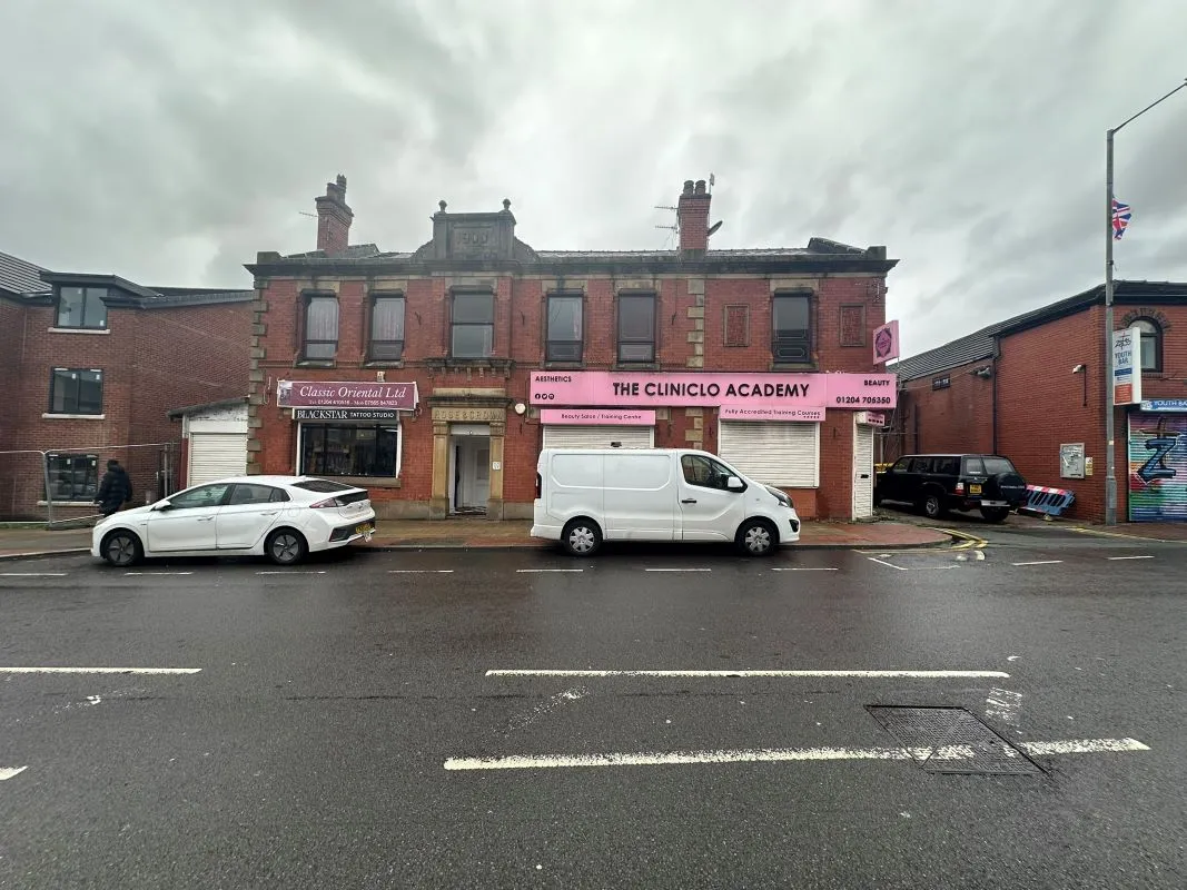 Farnworth, Bolton, Lancashire, BL4 7NS - Online Auctions