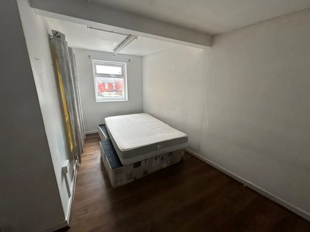 Farnworth, Bolton, Lancashire, BL4 7NS - Online Auctions