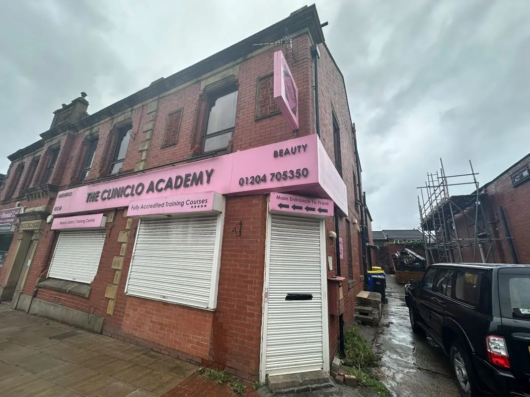 Farnworth, Bolton, Lancashire, BL4 7NS - Online Auctions